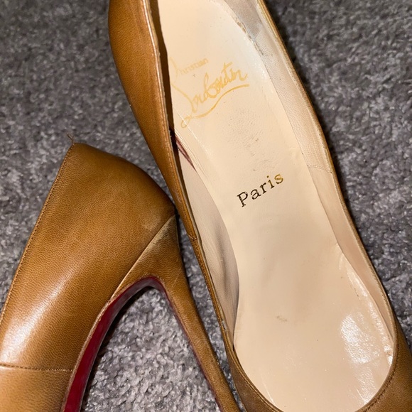 Christian Louboutin simple pump in Camel size 39 or 7.5 - Picture 9 of 11